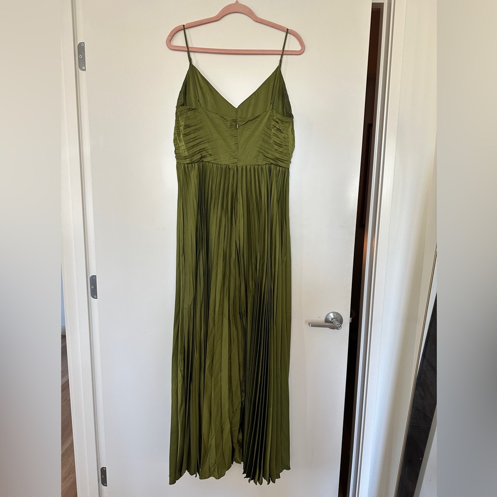 🫒Petal & Pup Naira Olive Maxi Dress - Picture 6 of 9